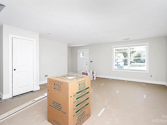 5th image of 620 E Maple Ave