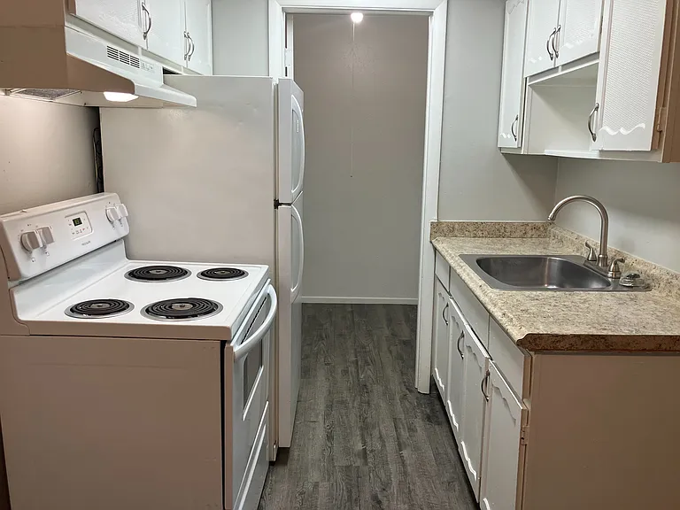Valley York Apartments — Photo 25