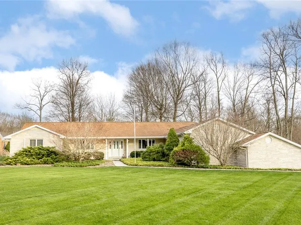 32 Dogwood Ln, Grove City, PA 16127