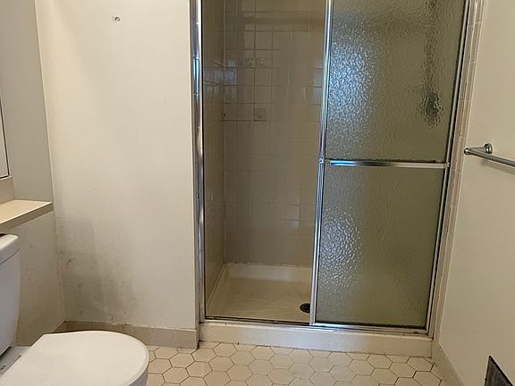 5th image of 85 Clay St