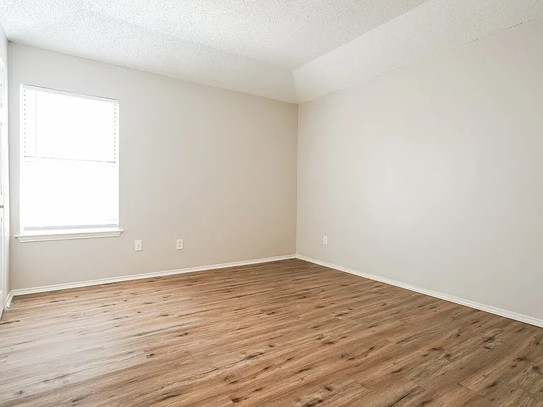 5016 Santa Fe Ct — Photo 13