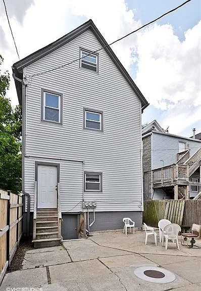 1701 N Maplewood Ave #1 — Photo 2