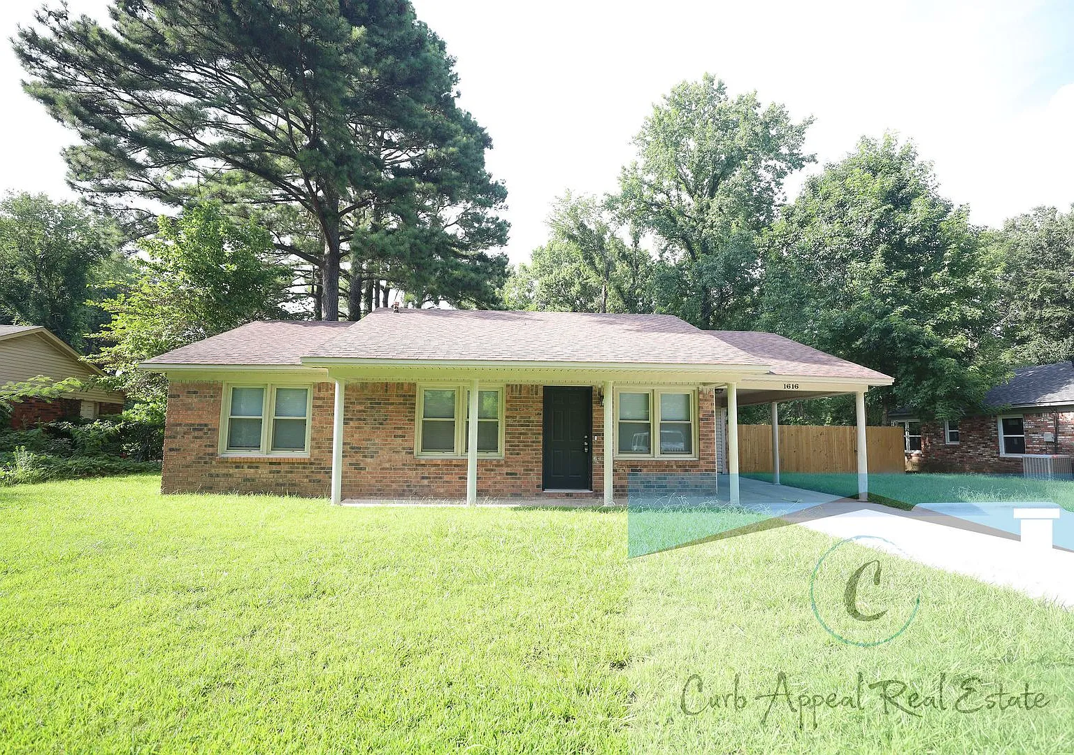 Recently renovated 3 bed 1 bath home with fenced yard!! — Photo 4