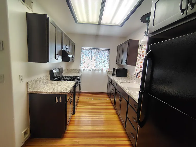 2568 E Seneca St — Photo 12
