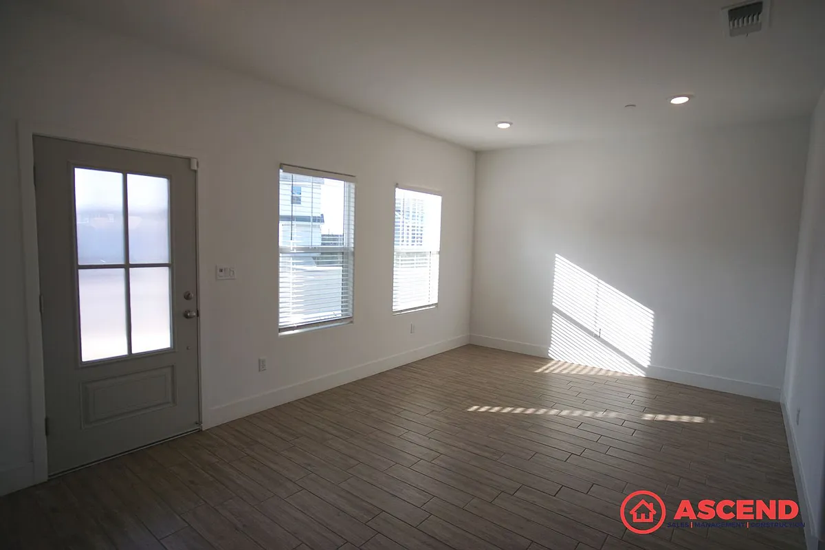 Building Photo - 9000 Lily Crest Way