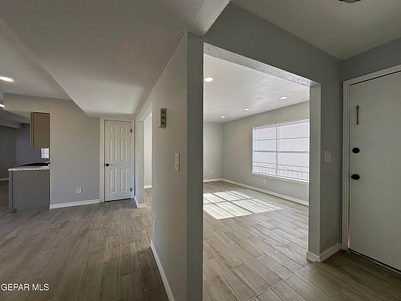 2nd image of 10141 Kirwood St