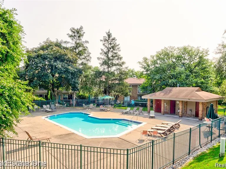 1403 Oakbrook E #93 — Photo 2