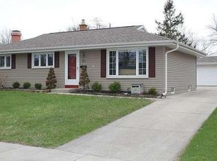 W146N8335 Schlafer Dr, Menomonee Falls, WI 53051