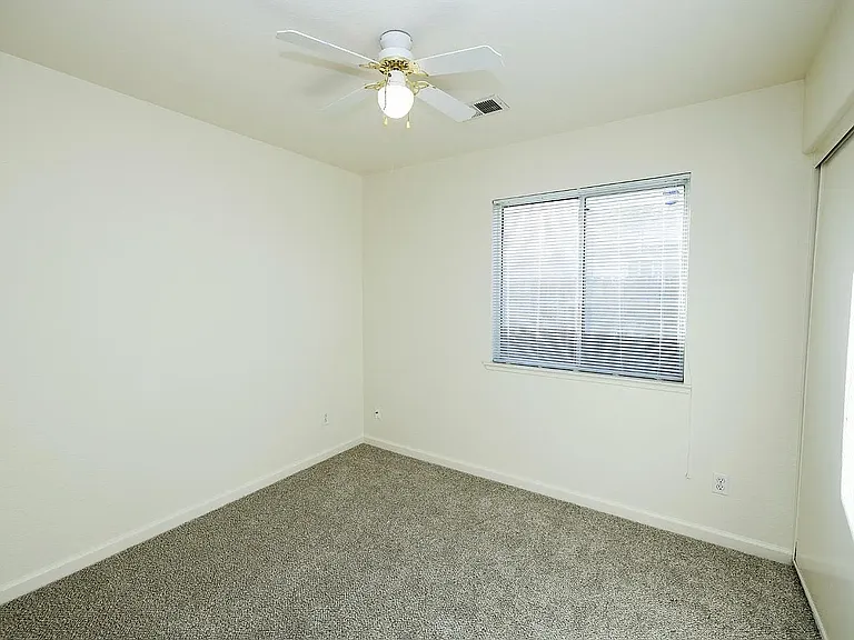 2012 Spring Ln — Photo 13