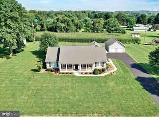 1060 Meadow Ln, Middletown, PA 17057