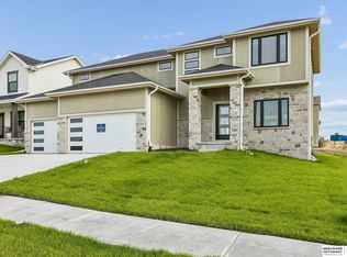 21420 Z St, Elkhorn, NE 68022