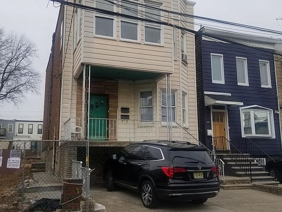 2nd image of 30 Graham St