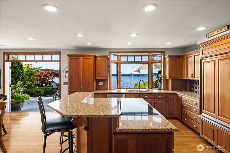 5th image of 17834 SE 40th Place