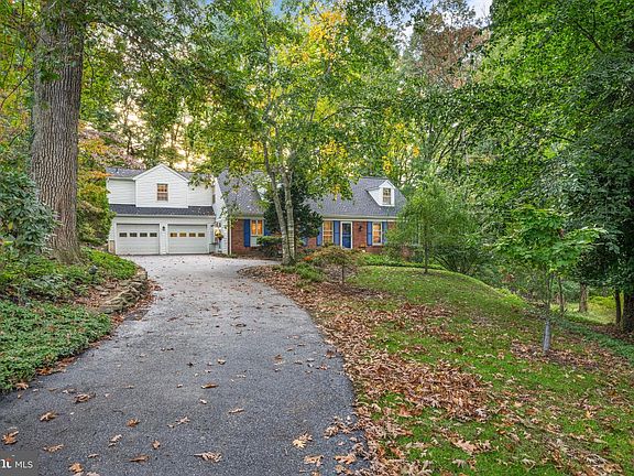 2nd image of 770 Hedges Ln
