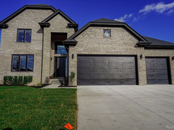 17281 Chianti Ct, Macomb, MI 48042