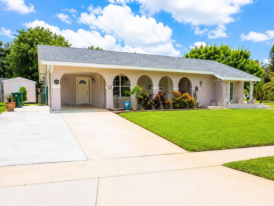 1st image of 814 SE Corto Court