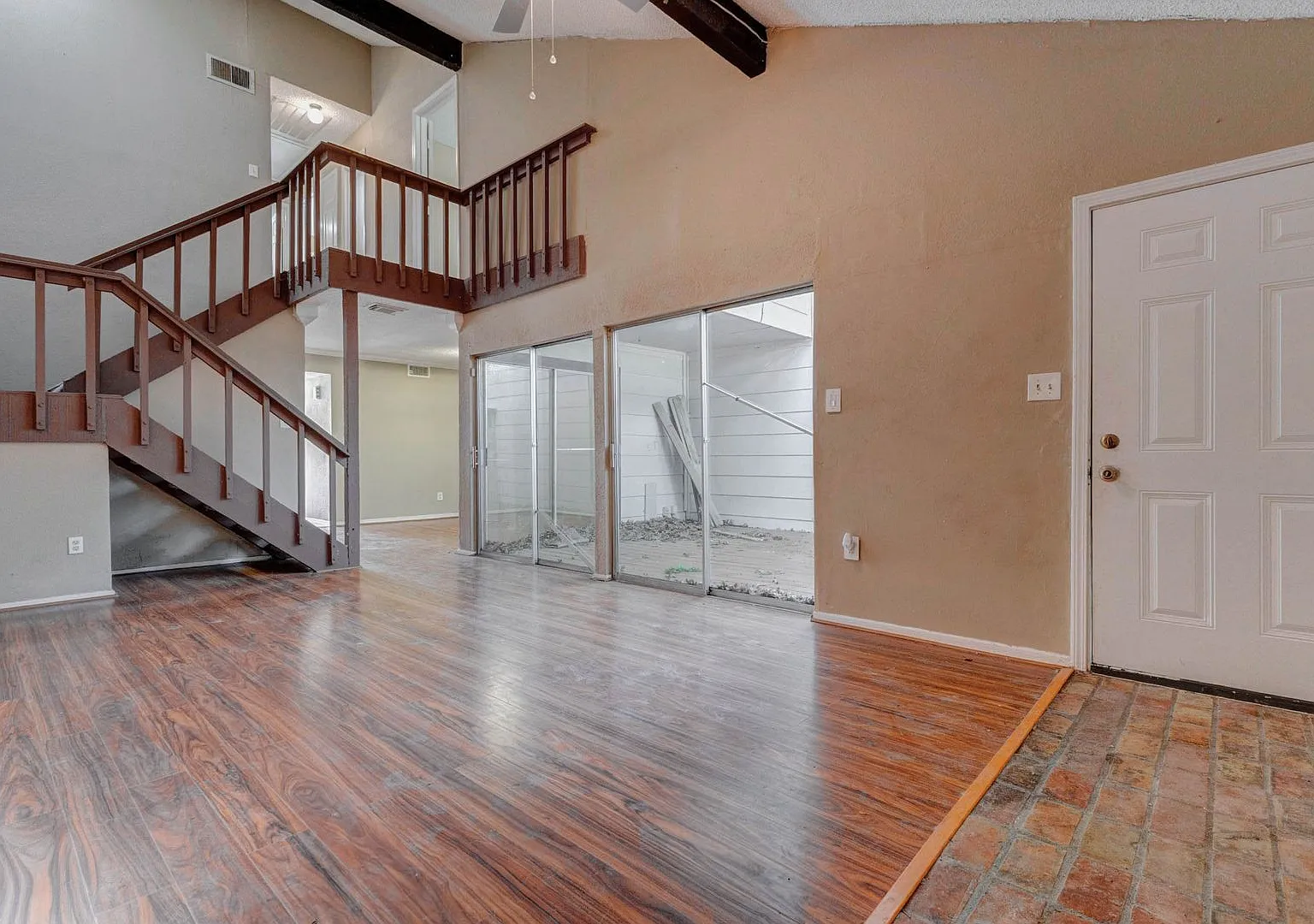 Houston Living in a Spacious Townhome — Photo 4