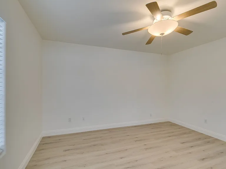 437 Palegold St — Photo 6