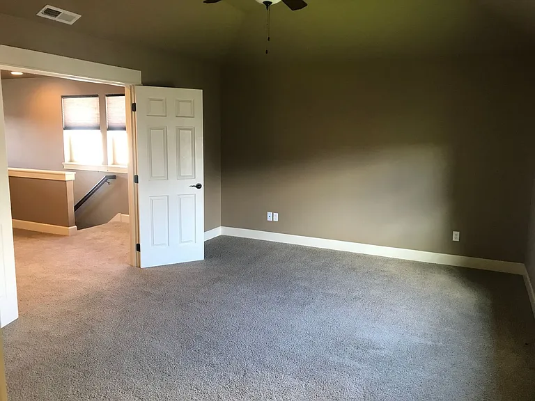 3527 NE Crystal Springs Dr — Photo 8