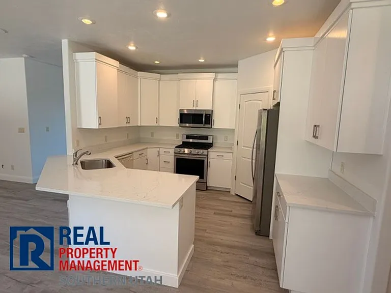 685 W Windsor Dr — Photo 9