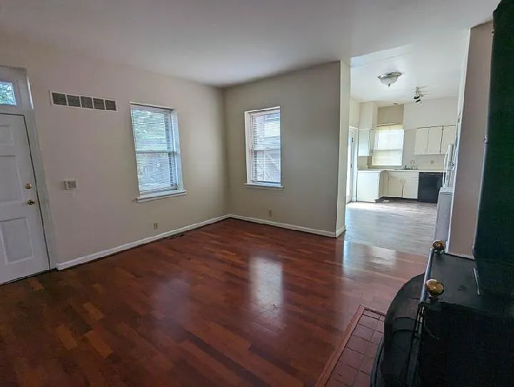 2210 Menard St #1F — Photo 4