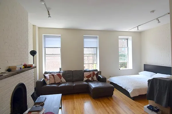 Rented by Buchbinder & Warren | media 1