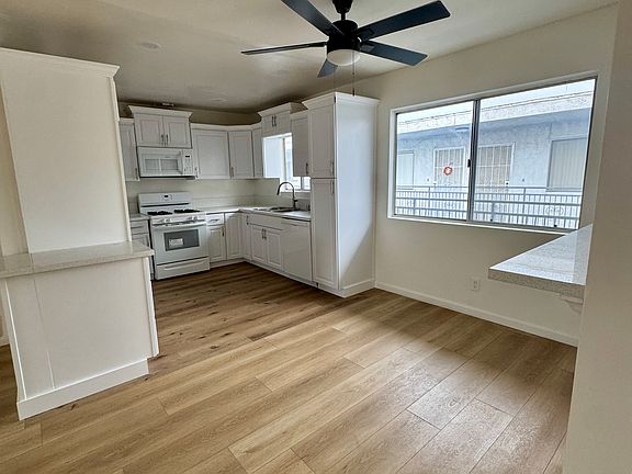 3rd image of 5231 Zelzah Ave #15