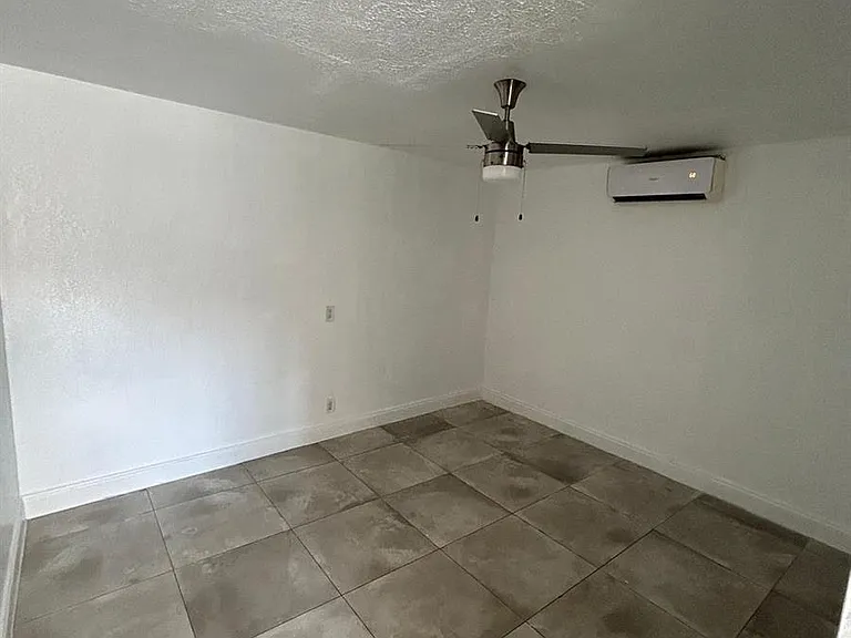 741 NW 3rd Ave #4 — Photo 2