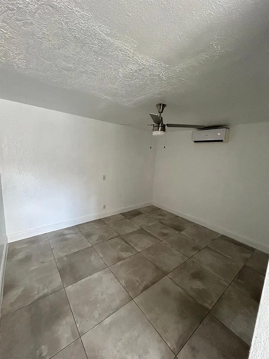 Building Photo - 741 NW 3rd Ave #4