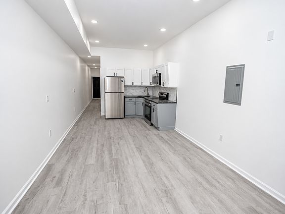4th image of 1324 S 52nd St #A