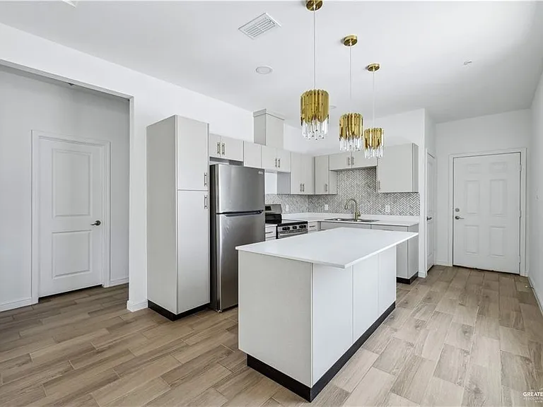 5323 Vision St #B — Photo 4