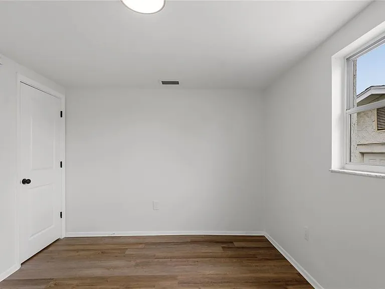 5165 Greenwood St — Photo 25