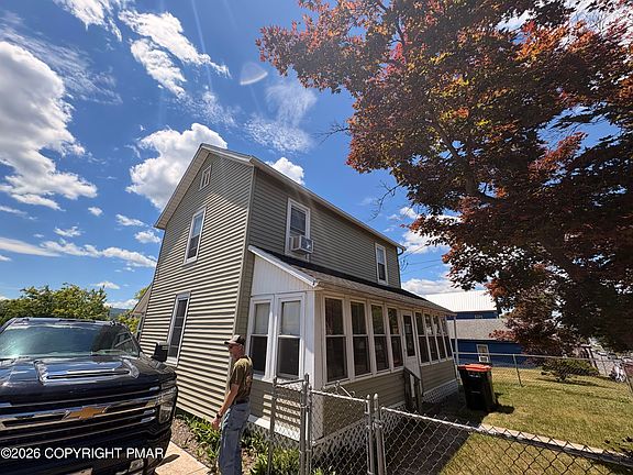 3rd image of 1172 Ferris Ave