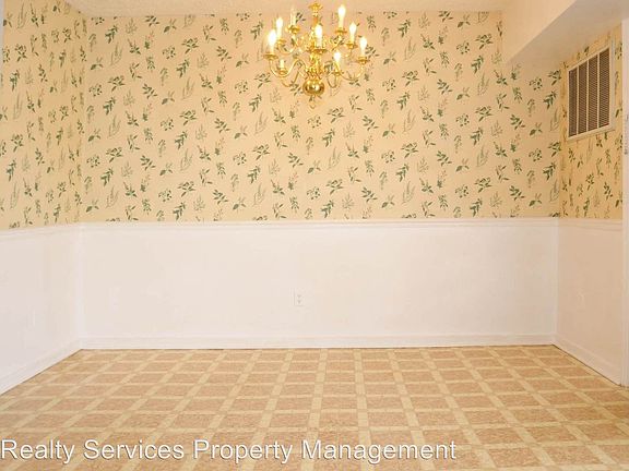 5th image of 207 E Cadbury Dr