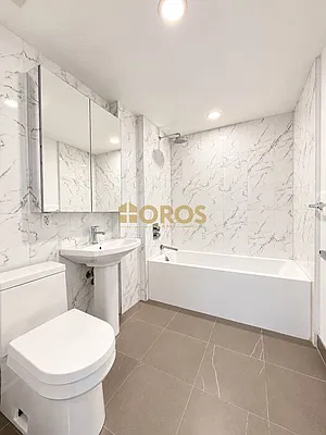 Bathroom, photo 1