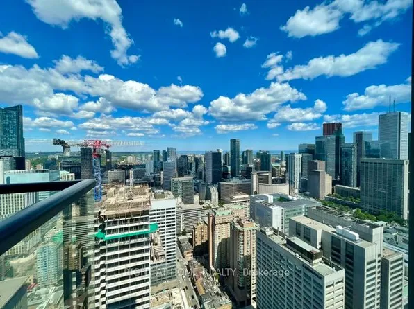 488 University Ave, Toronto, ON