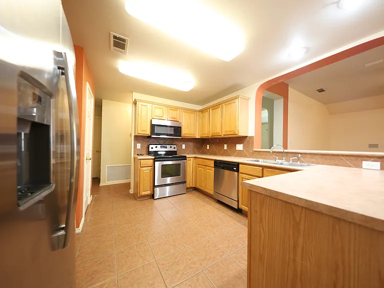 1804 Lobrecht Ct — Photo 4