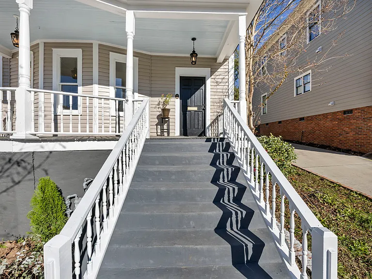 2226 Wayne St — Photo 2
