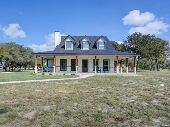 140 county road 6871, Natalia, TX 78059