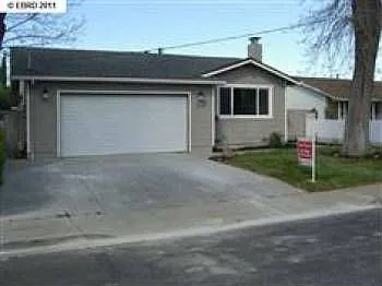 2561 Montgomery Ave photo 1
