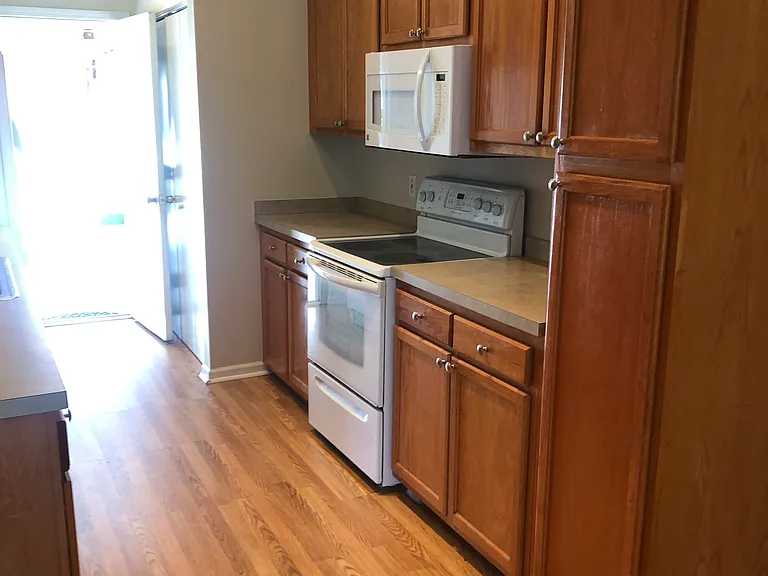 912 Elderberry Ln — Photo 9