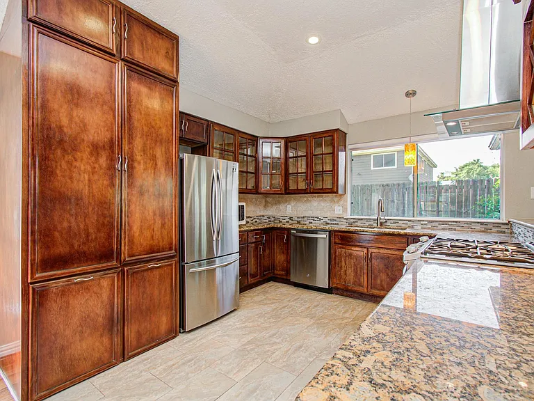 10546 Rippling Fields Dr — Photo 9