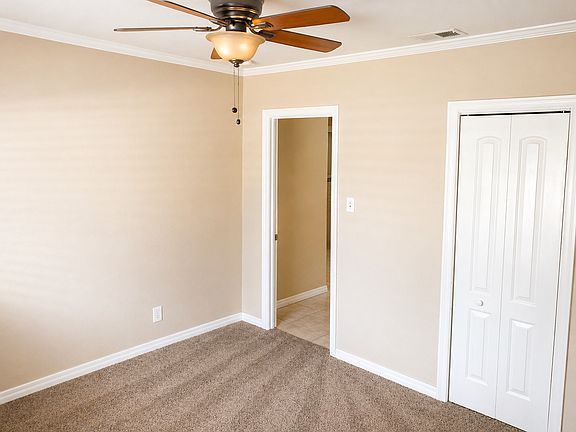 5th image of 559 Brack St