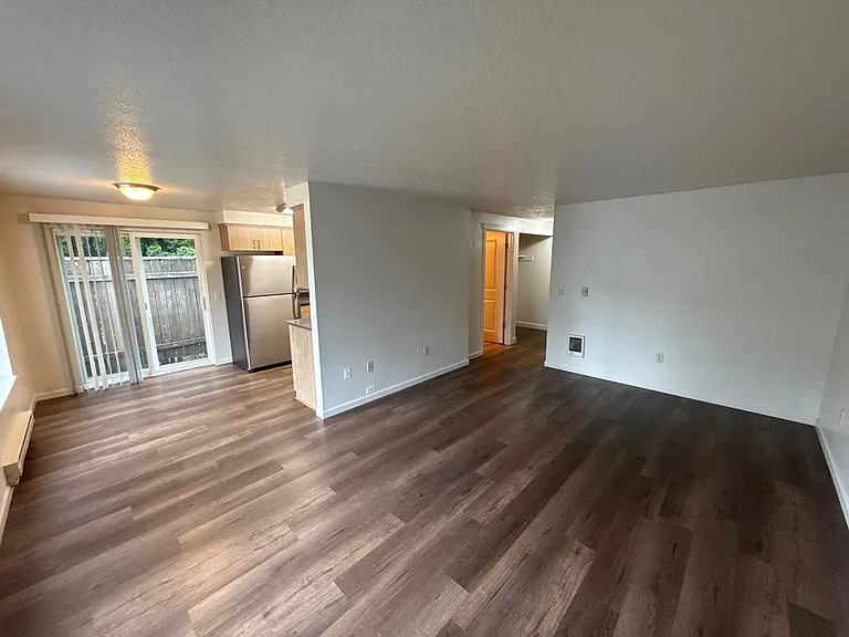 915 Bryan Ct — Photo 3