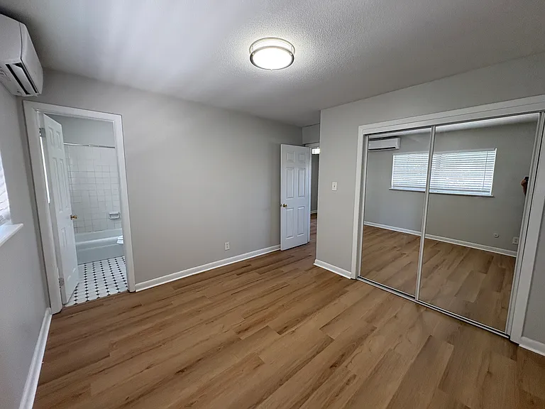 Tara House West Apartments — Photo 16