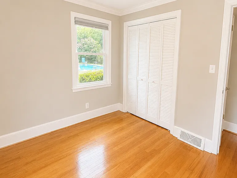 250 Castle Dr — Photo 16