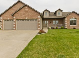 1175 Red Bud Run, Sherman, IL 62684