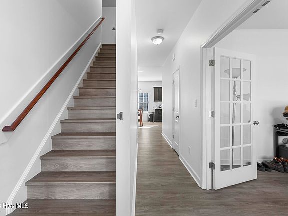 2nd image of 101 Eagle River Court