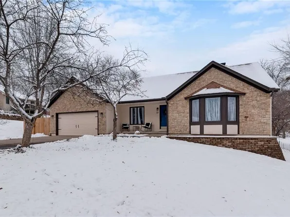 120 NW 80th St, Kansas City, MO 64118