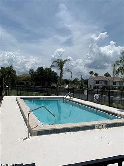1st image of 639 SE 13th Ave APT 113